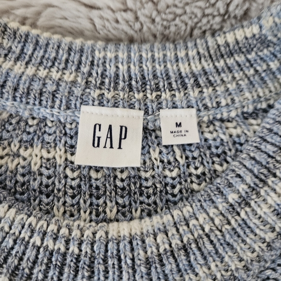GAP sweater - Picture 2 of 4